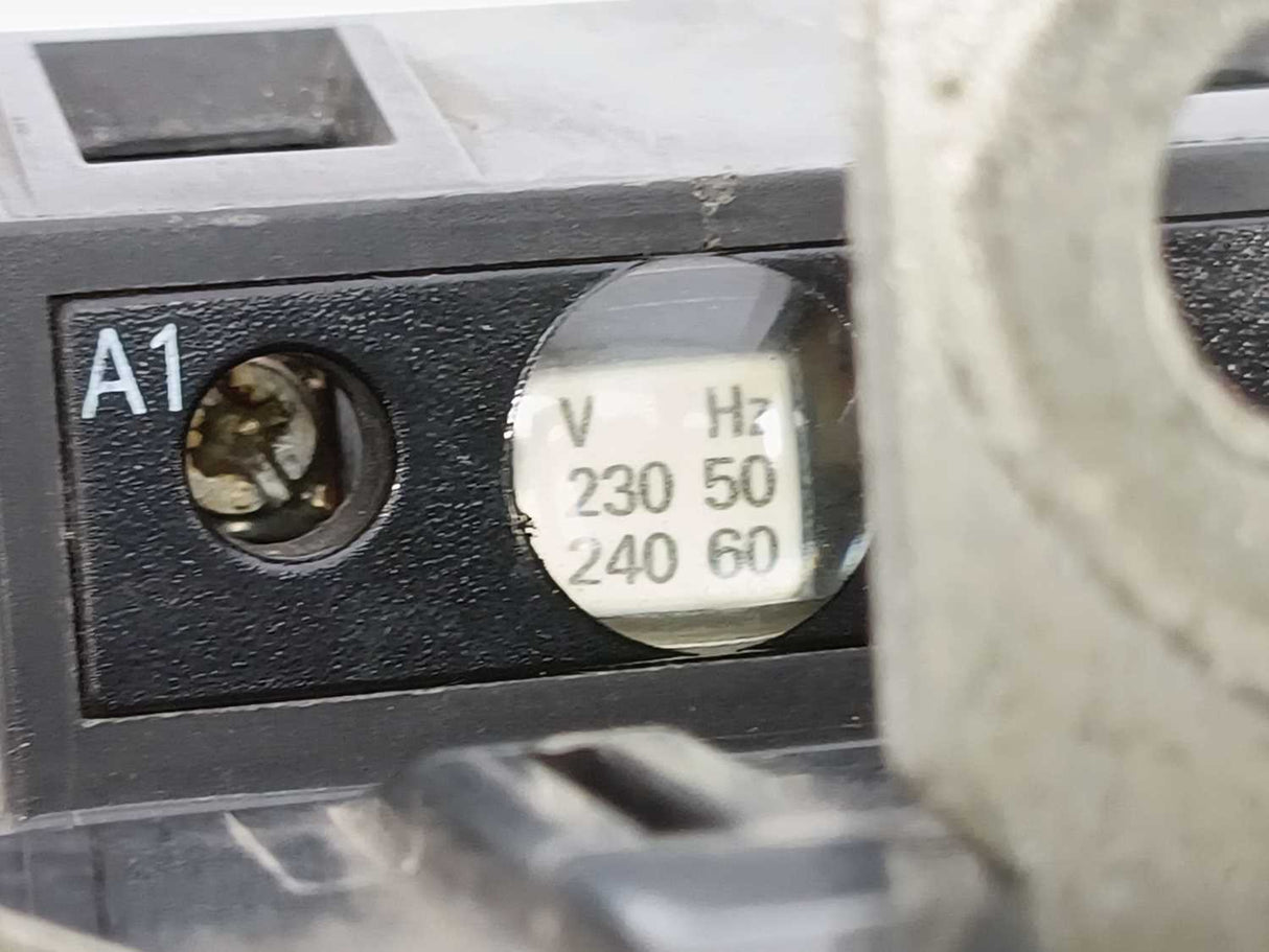 Klöckner Moeller DIL6AM Contactor w/ 230V 50Hz/240V 60Hz Coil