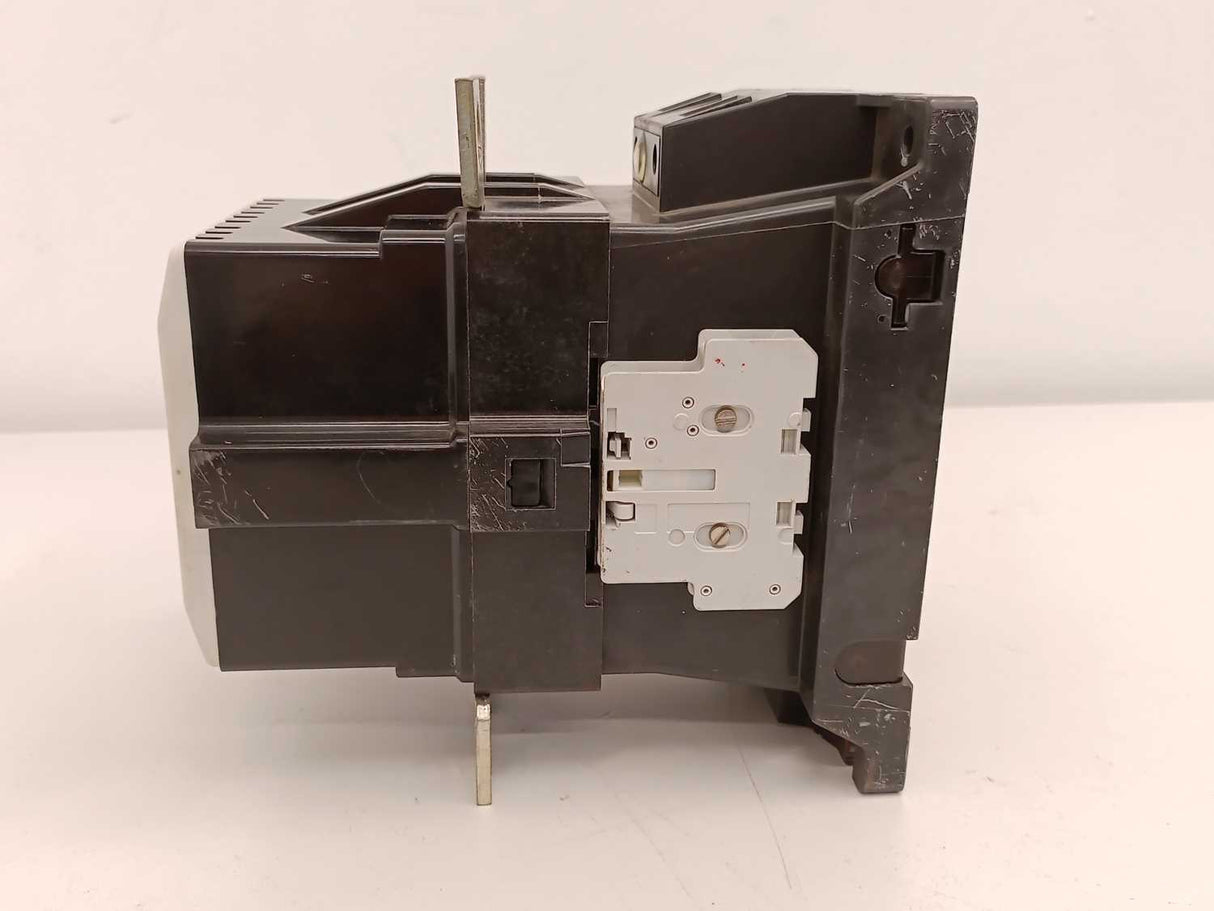 Klöckner Moeller DIL6AM Contactor w/ 230V 50Hz/240V 60Hz Coil