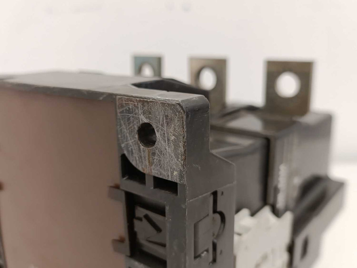 Klöckner Moeller DIL6AM Contactor w/ 230V 50Hz/240V 60Hz Coil