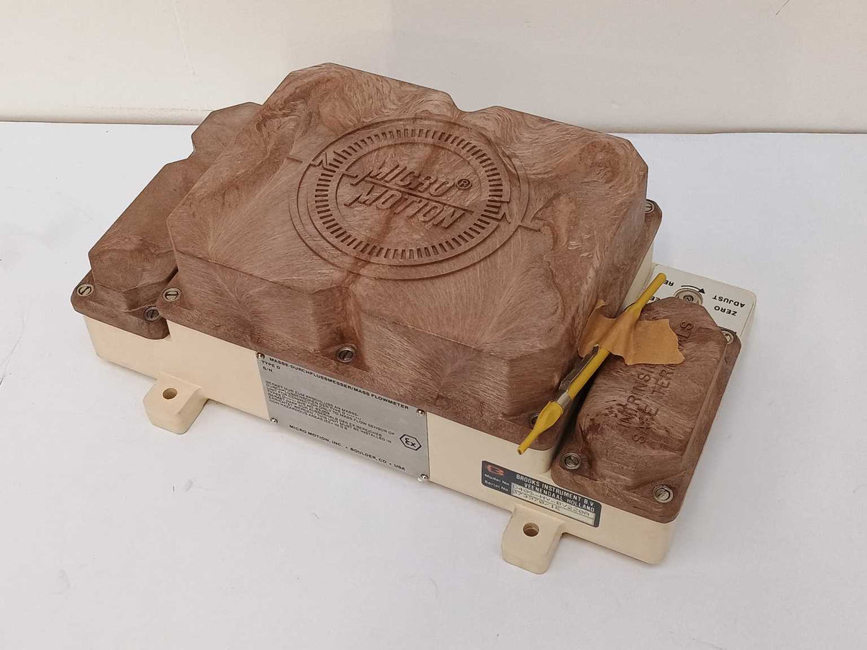 Micro Motion D40S-HY-DIN PN40 Flow Sensor w/ D220V-A Mass Flowmeter