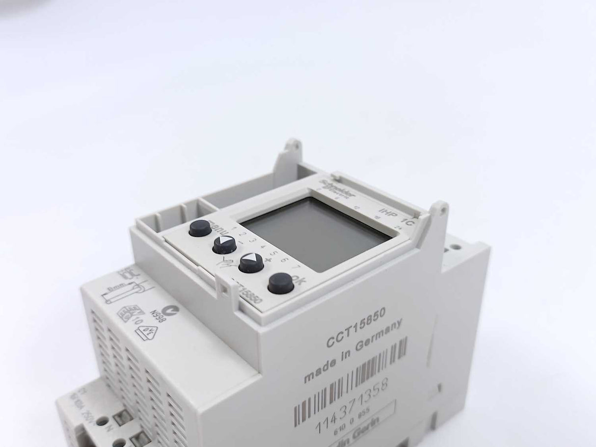 Schneider Electric CCT15850 digital time switch /Merlin Gerin