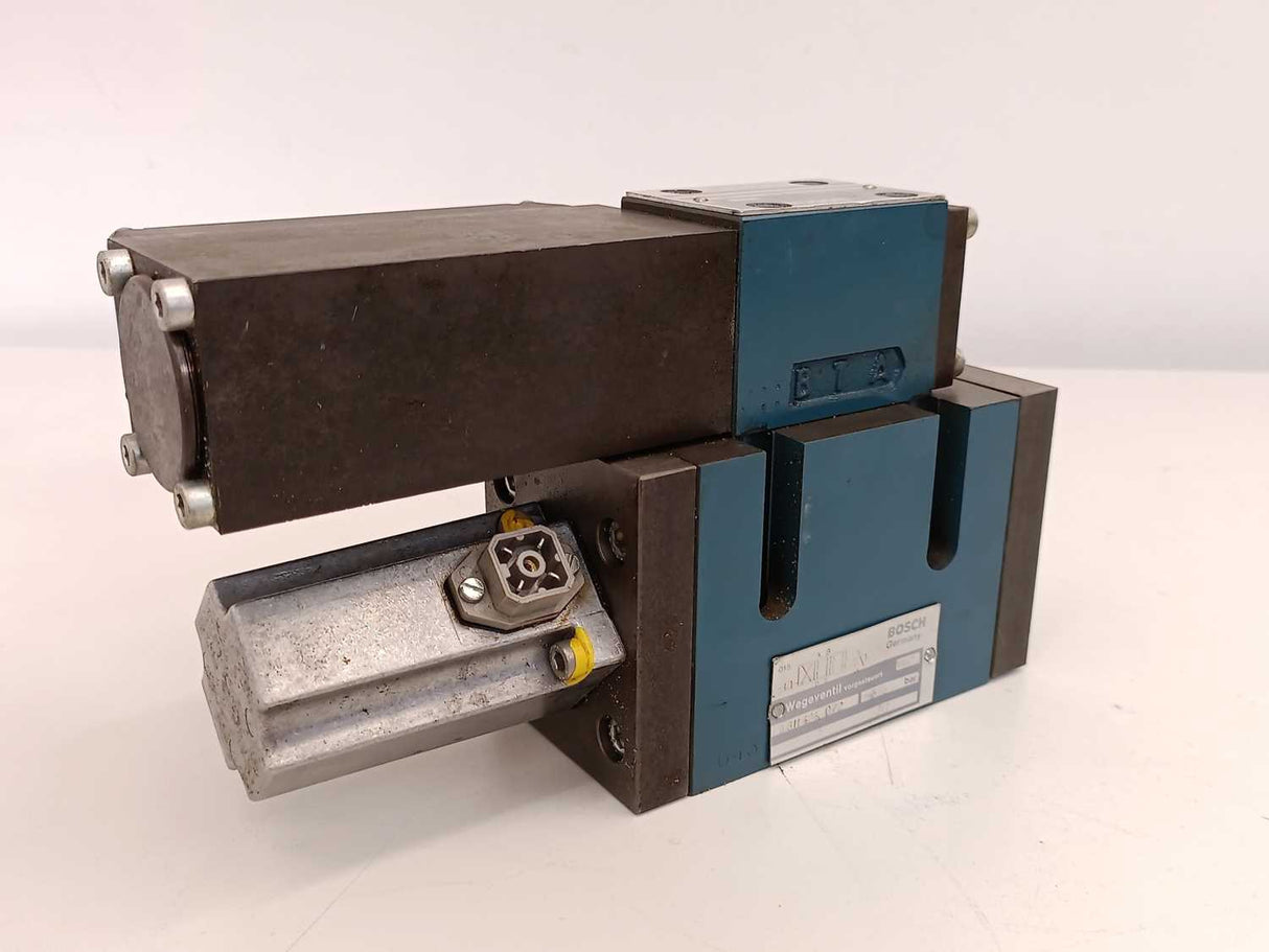 Bosch 0 811 404 041 with 0 831 006003