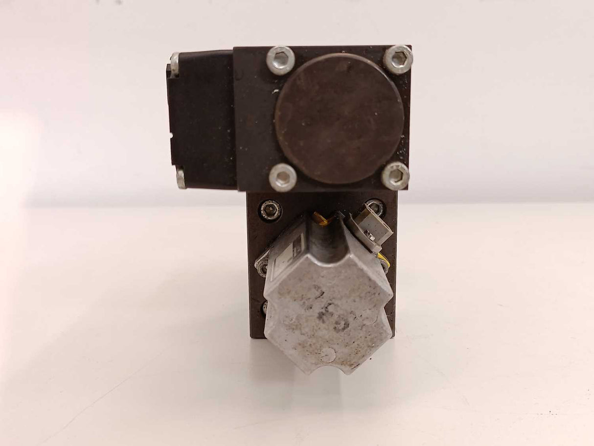 Bosch 0 811 404 041 with 0 831 006003