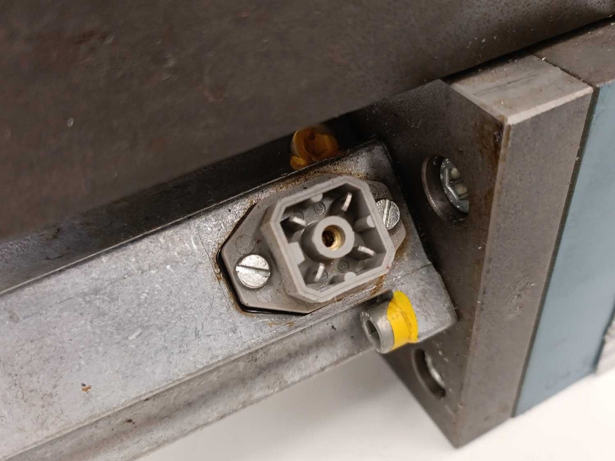 Bosch 0 811 404 041 with 0 831 006003