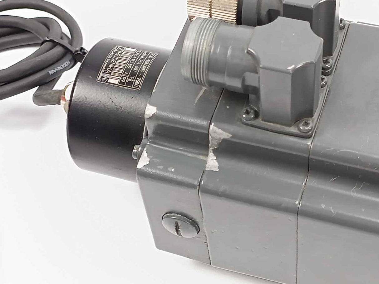 Siemens 1FT5046-0AF71-1-Z AC feed motor with 251 681