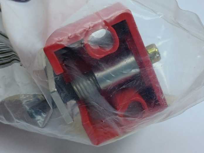 TELEMECANIQUE XCSZ03 FLEXIBLE KEY-TONGUE