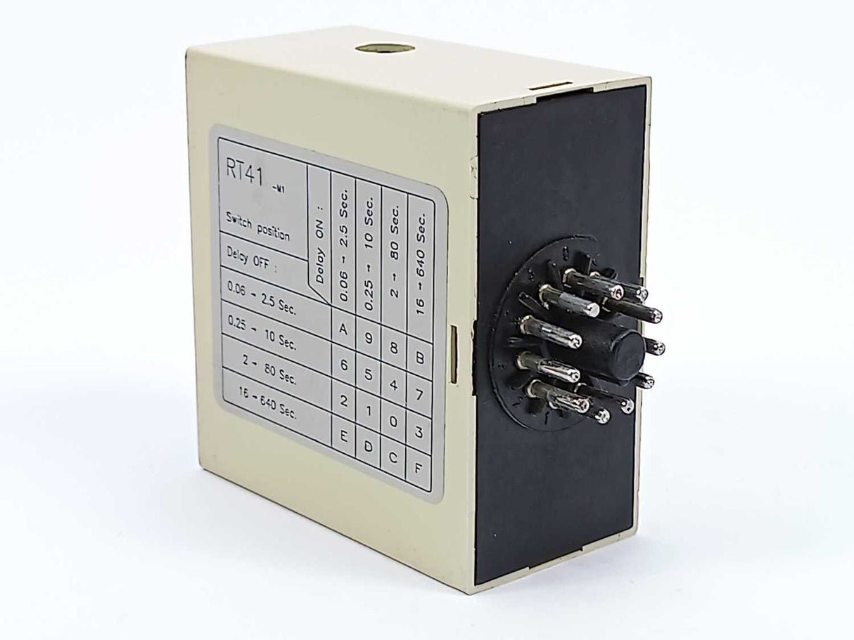 C-mac RT41-1-1-230-M1 Delay ON and delay OFF timer