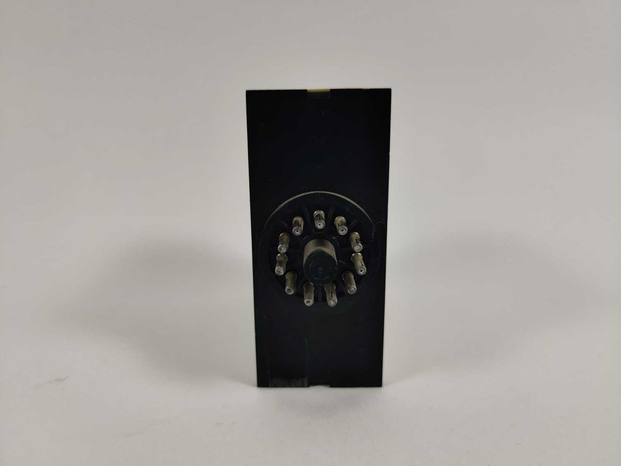 Electromatic SA 105 220 / SA105220 0,8-18 sec. 220 VAC Relay. Delay on Operate