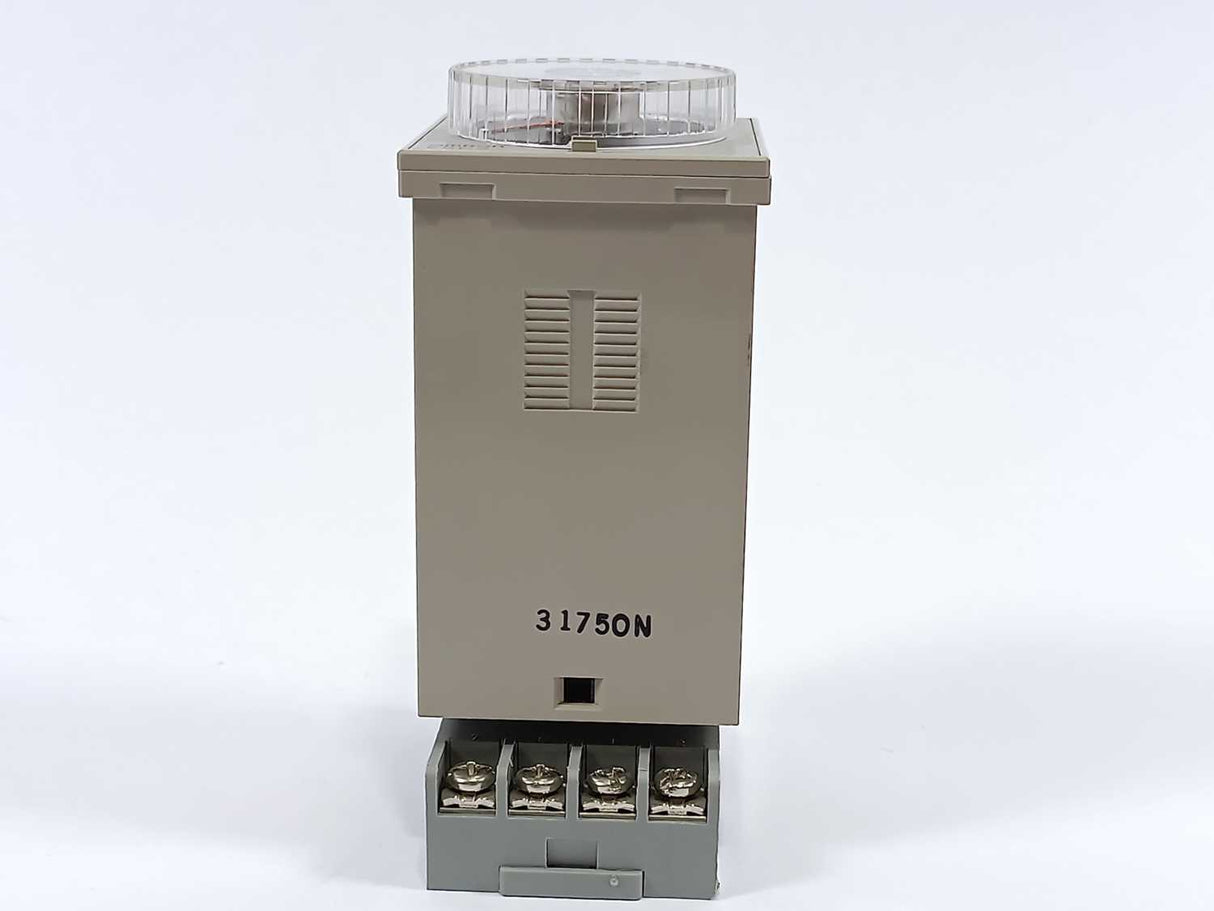 OMRON E5C2-R20J Temperature Controller