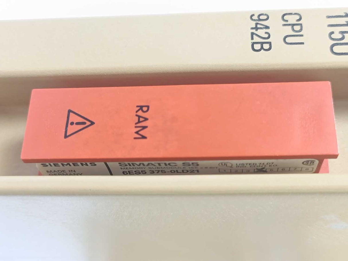 Siemens 6ES5942-7UB11 Simatic S5 with 6ES5375-0LD21 RAM Card