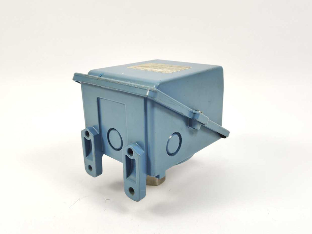 UE United Electric J402-552 Pressure and Temperature Switch