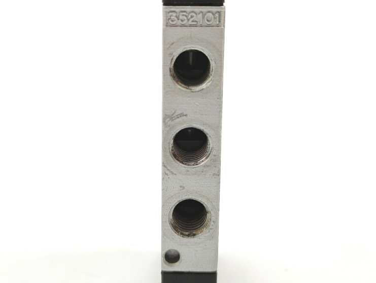 Festo 196927 CPE10-M1BH-5L-M7 Solenoid Valve w/ 662 523