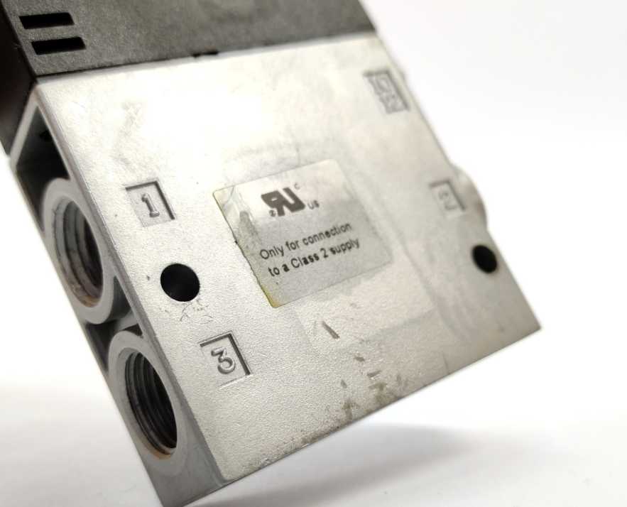 Festo 163145 CPE18-M1H-3GLS-1/4 Air Solenoid Valve w/ 389614C Coil