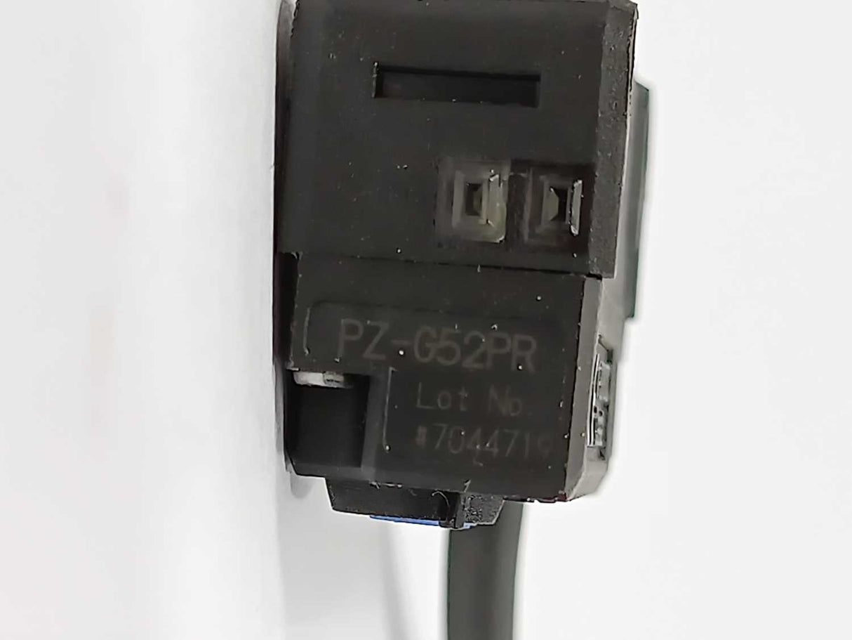 KEYENCE  PZ-G52P Photoelectric Sensor. Transmitter and Receiver