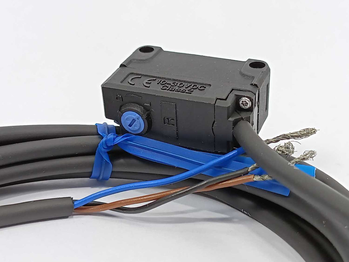 KEYENCE  PZ-G52P Photoelectric Sensor. Transmitter and Receiver