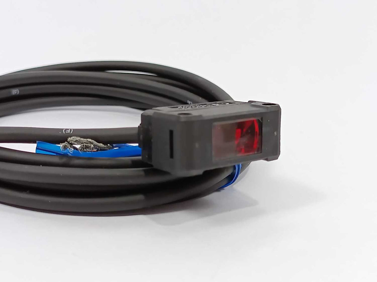 KEYENCE  PZ-G52P Photoelectric Sensor. Transmitter and Receiver