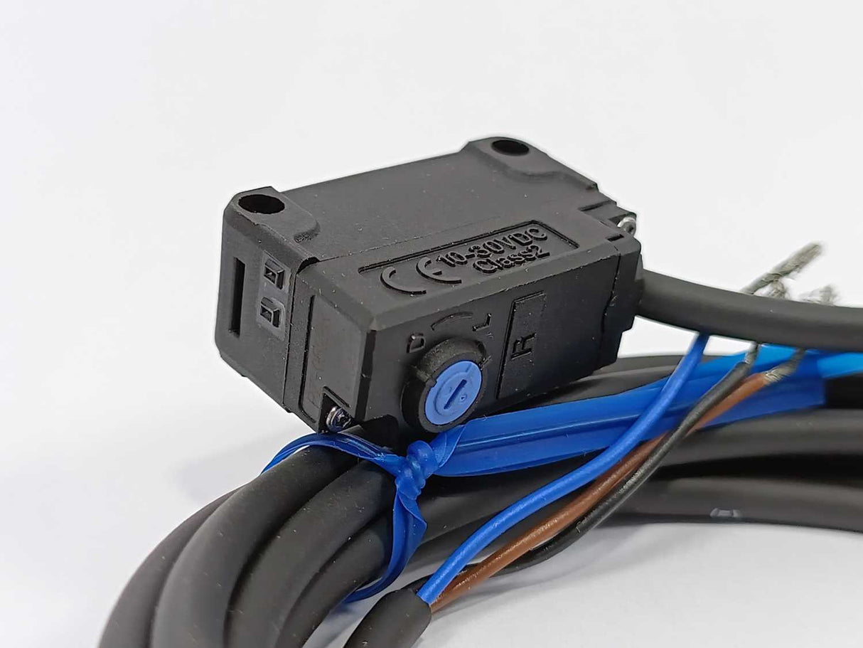 KEYENCE  PZ-G52P Photoelectric Sensor. Transmitter and Receiver