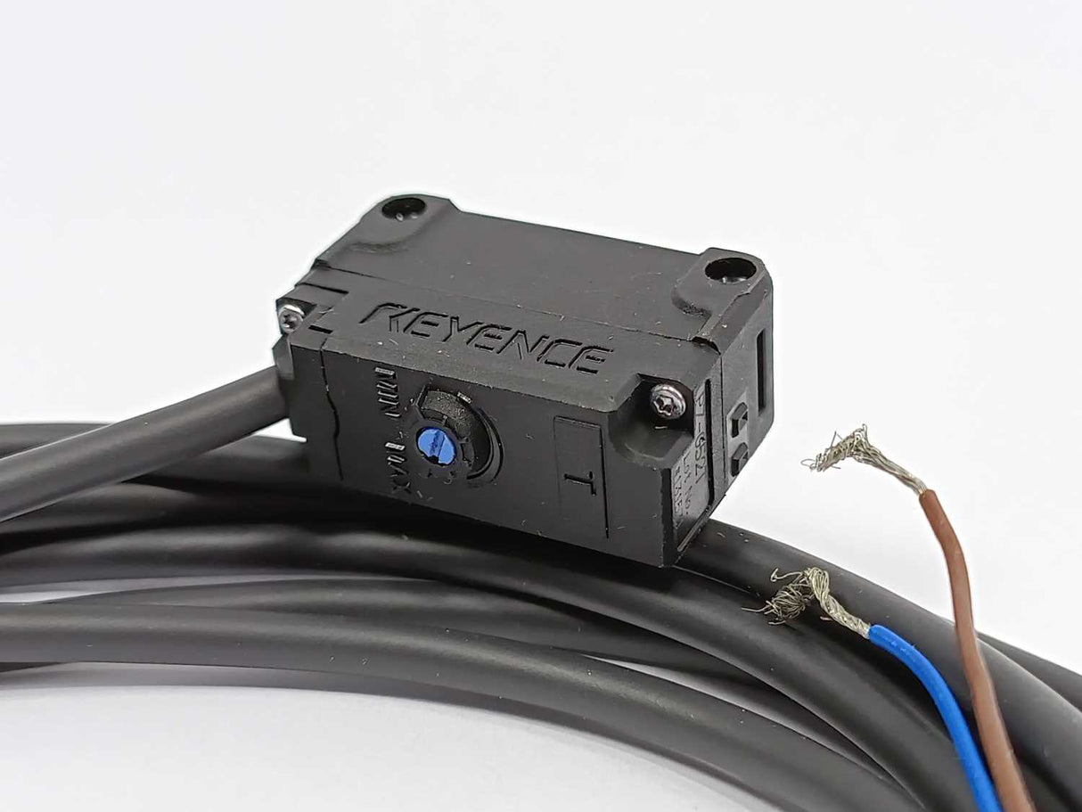 KEYENCE  PZ-G52P Photoelectric Sensor. Transmitter and Receiver
