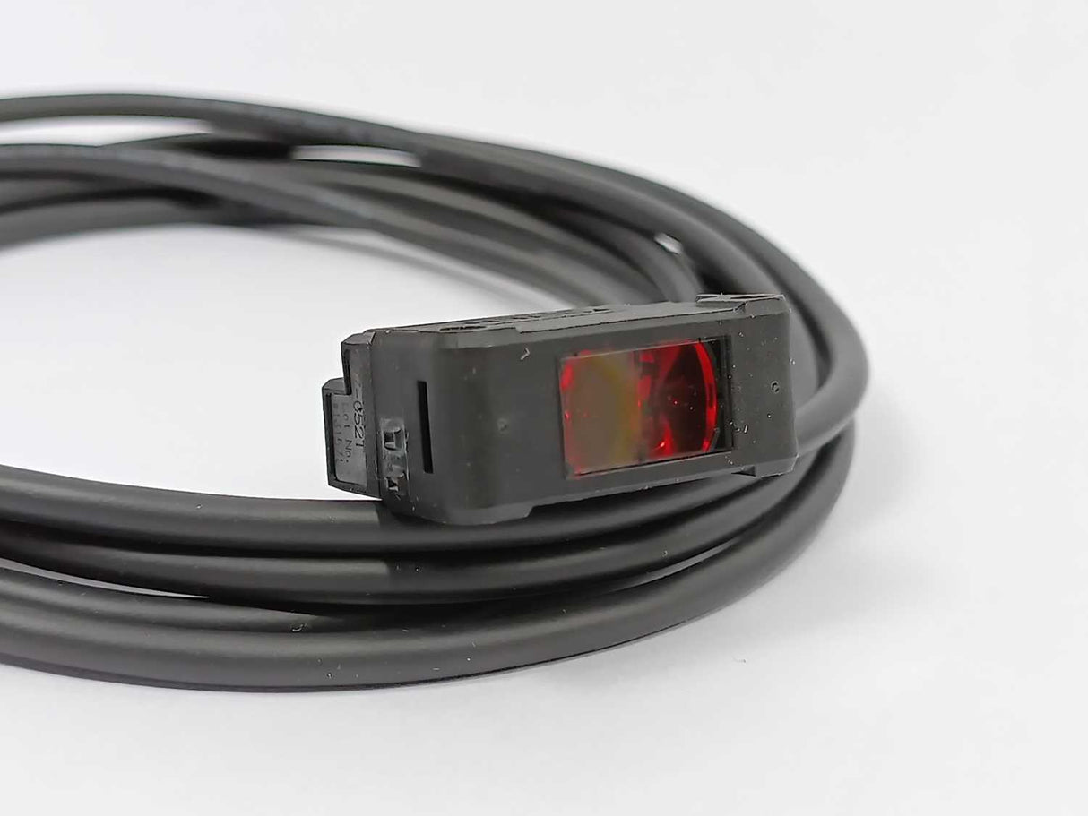 KEYENCE  PZ-G52P Photoelectric Sensor. Transmitter and Receiver