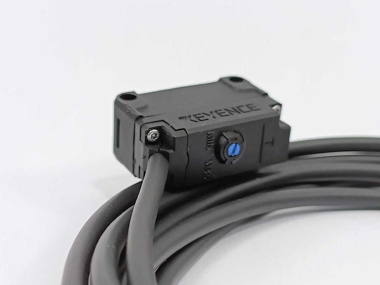 KEYENCE  PZ-G52P Photoelectric Sensor. Transmitter and Receiver