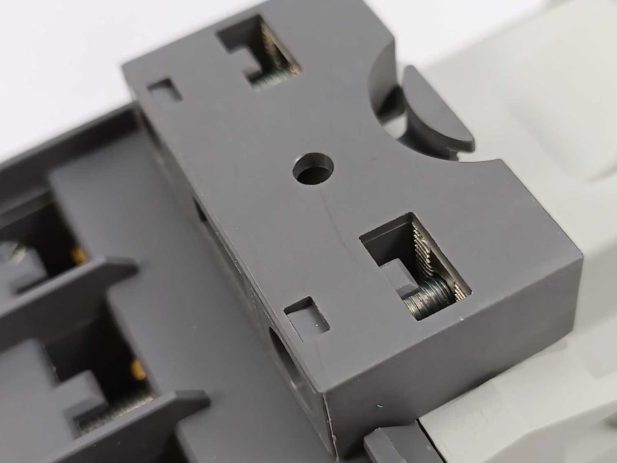 ABB 1SBL237001R1100 AF26-30-00-11 24-60V50/60HZ 20-60VDC Contactor