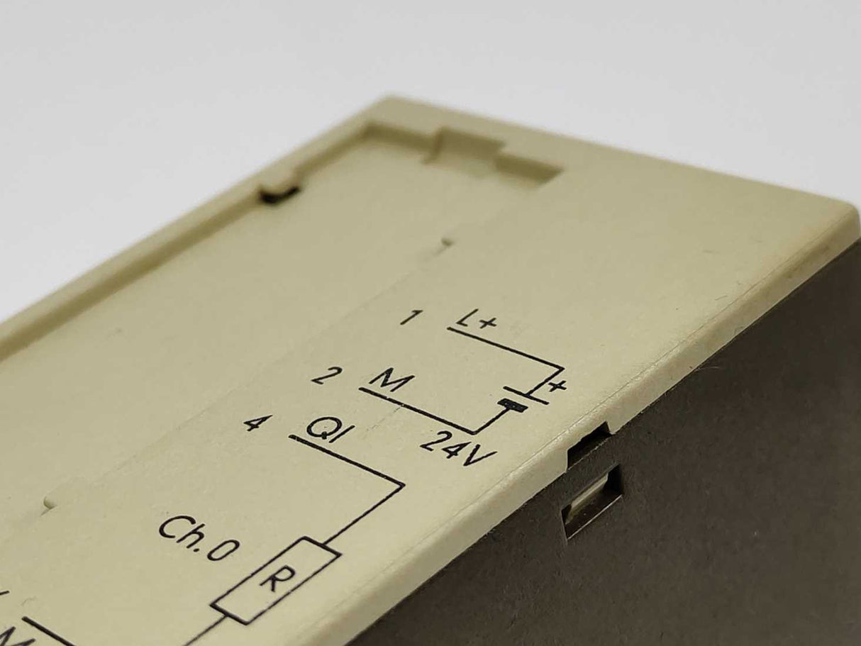 Siemens 6ES5470-8MB11 SIMATIC S5 470 ANALOG OUTPUT MODULE