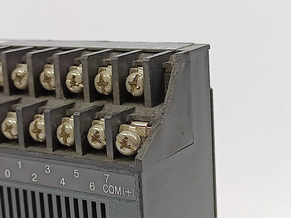 Idec Izumi Corp. PFJ-T162U 16-Transistor unit & PFJ-N161U 16-DC input unit