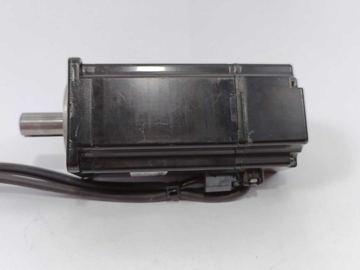 OMRON / YASKAWA SGMAH-04AAA41D-0Y AC SERVO MOTOR