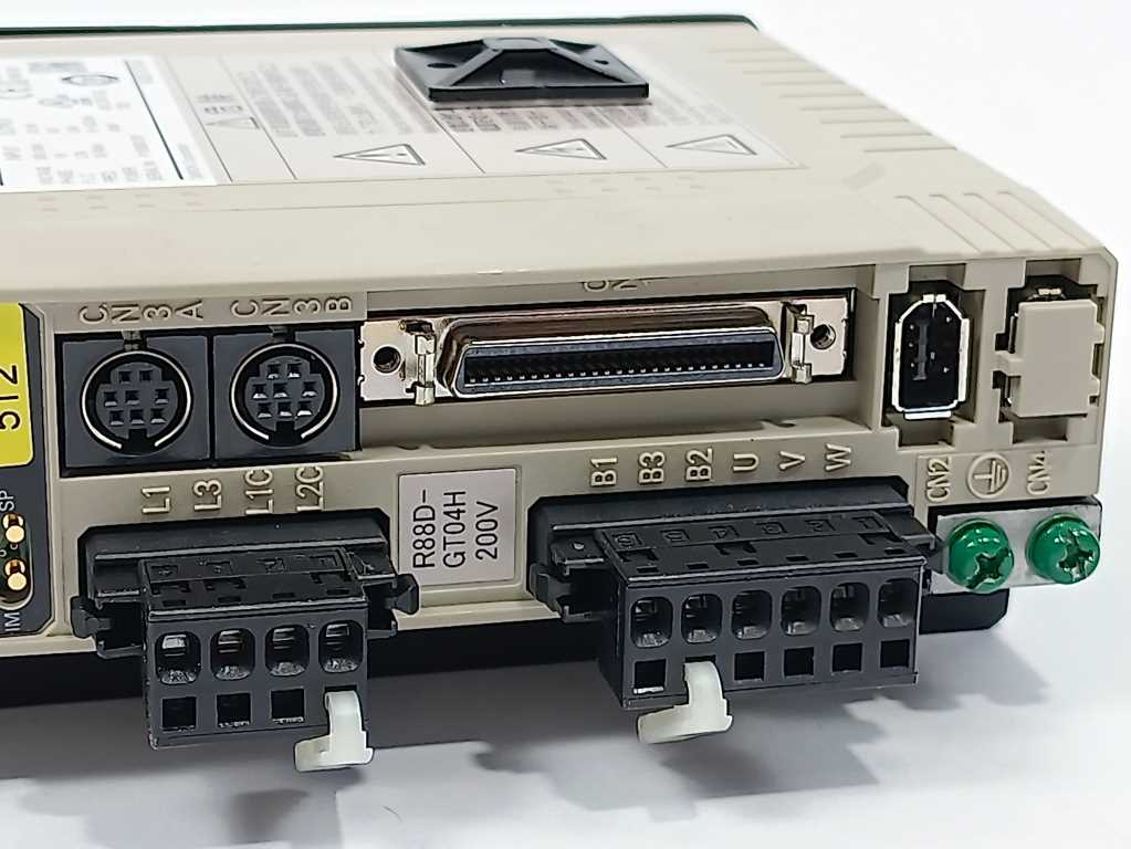 OMRON R88D-GT04H AC Servo Driver