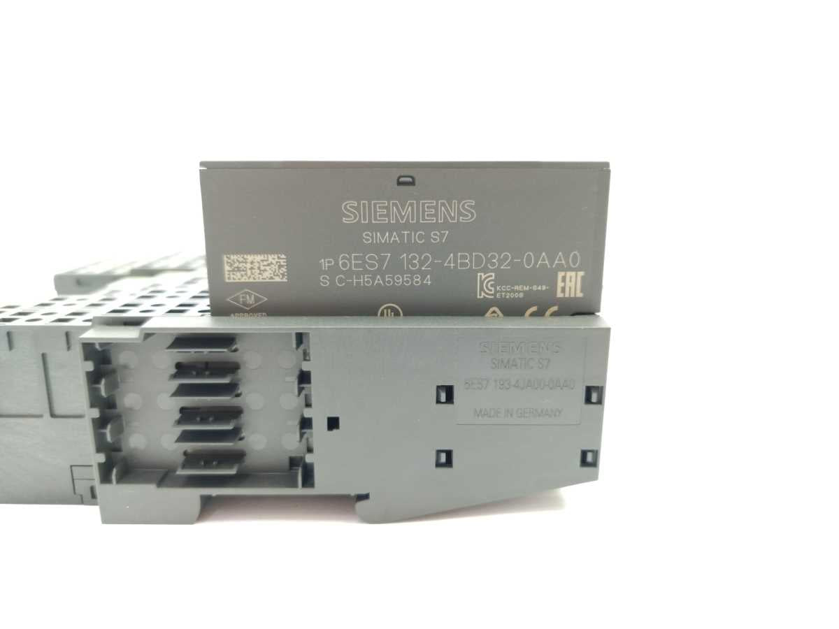 Siemens 6ES7151-3BA23-0AB0 SIMATIC S7 ET200S IM151-1 + 10 Modules