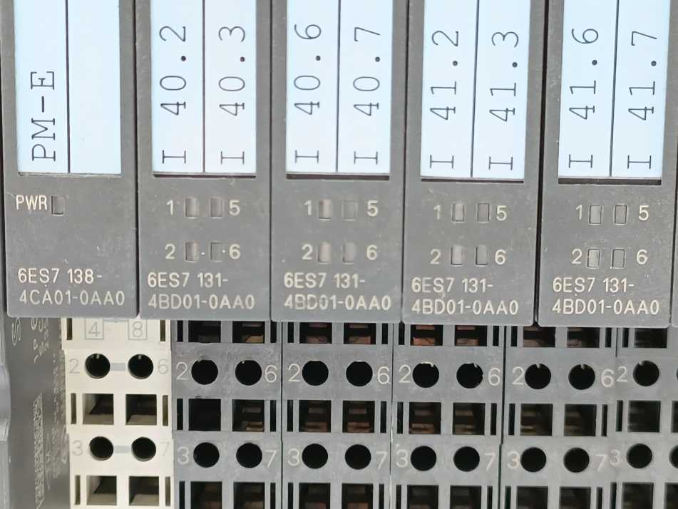 Siemens 6ES7151-3BA23-0AB0 SIMATIC S7 ET200S IM151-1 + 12 Modules