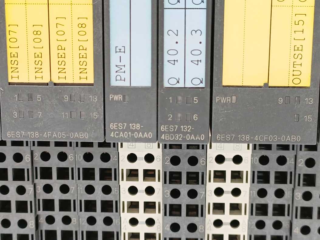 Siemens 6ES7151-3BA23-0AB0 SIMATIC S7 ET200S IM151-1 + 12 Modules
