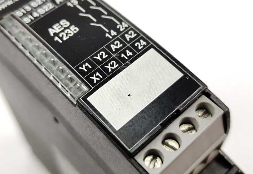 Schmersal AES 1235 Safety Monitoring Module