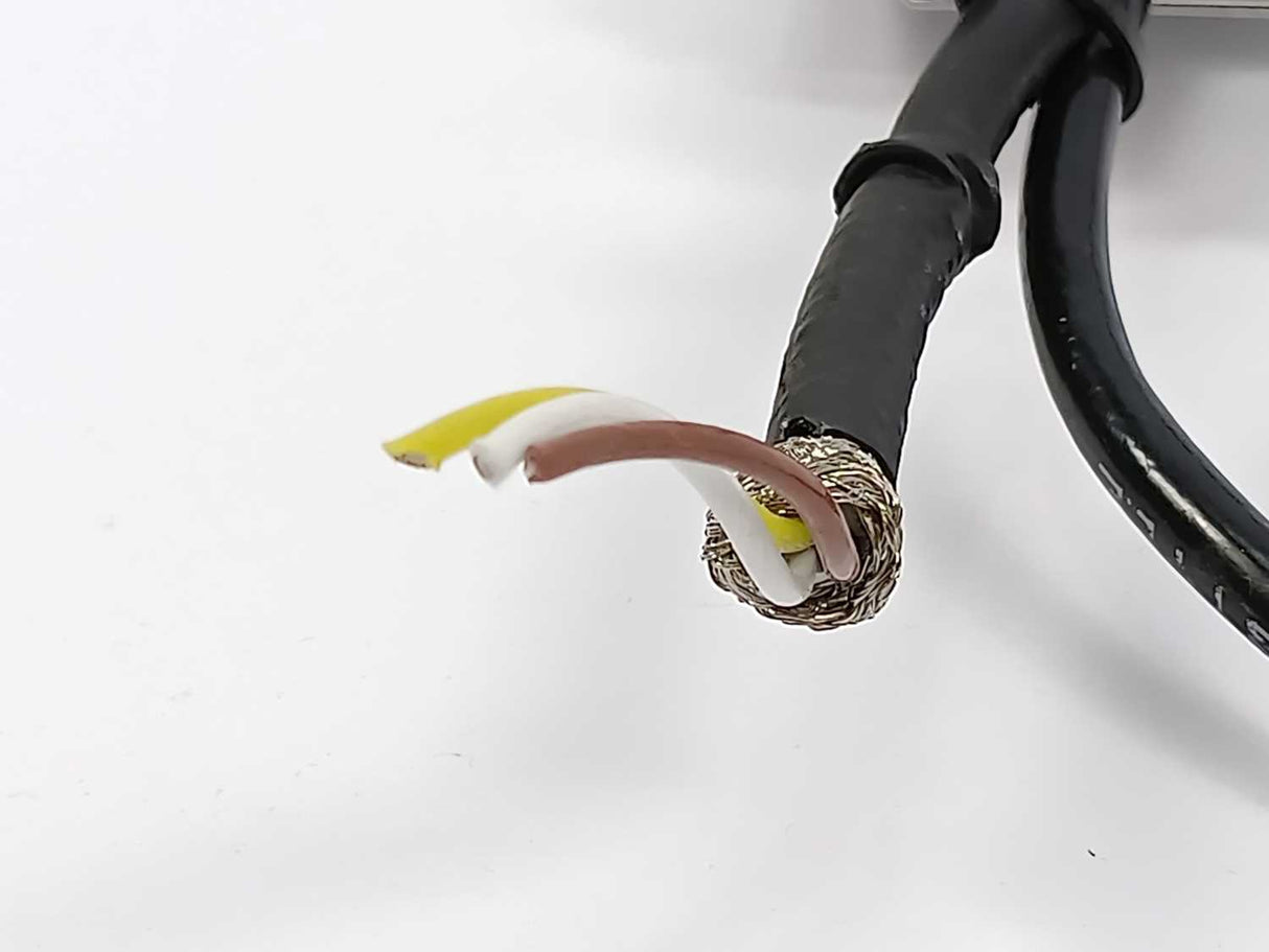 Schneider Electric VW3A7605R07 Braking Resistor 72 Ohm, 100W. 0.75m Cable