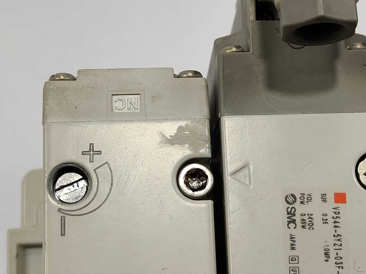 SMC VP544-5YZ1-03F-M-X585 Pneumatic Solenid Valve