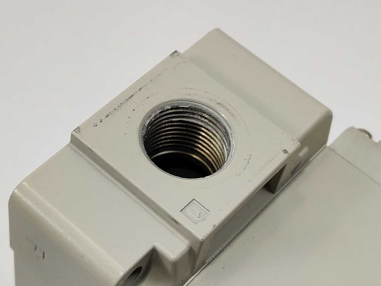 SMC VP544-5YZ1-03F-M-X585 Pneumatic Solenid Valve