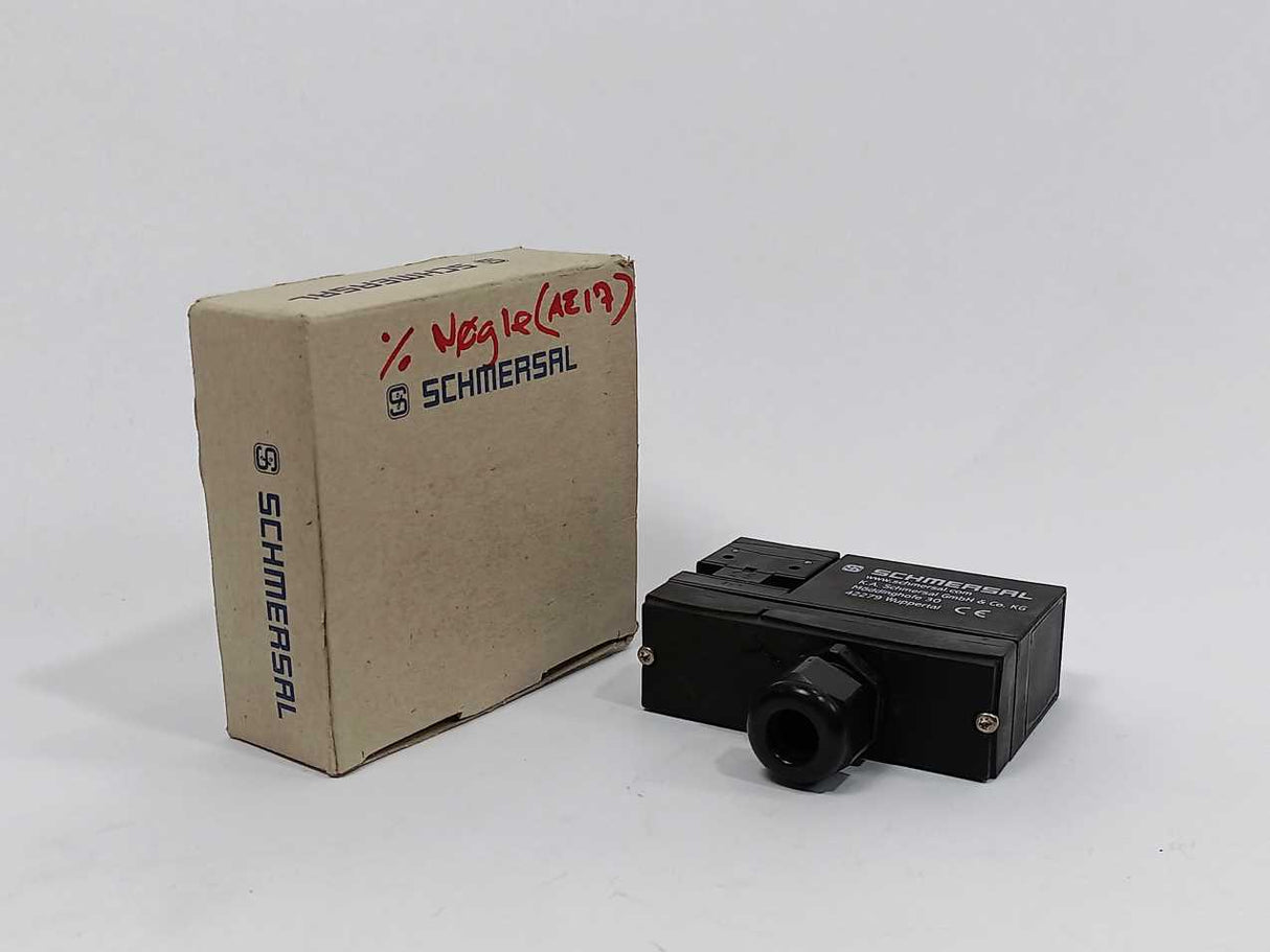 Schmersal 101141020 AZM 170-02ZRKA , SAFETY INTERLOC SWITCH