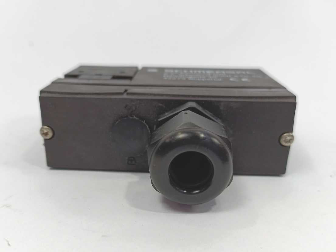 Schmersal 101141020 AZM 170-02ZRKA , SAFETY INTERLOC SWITCH