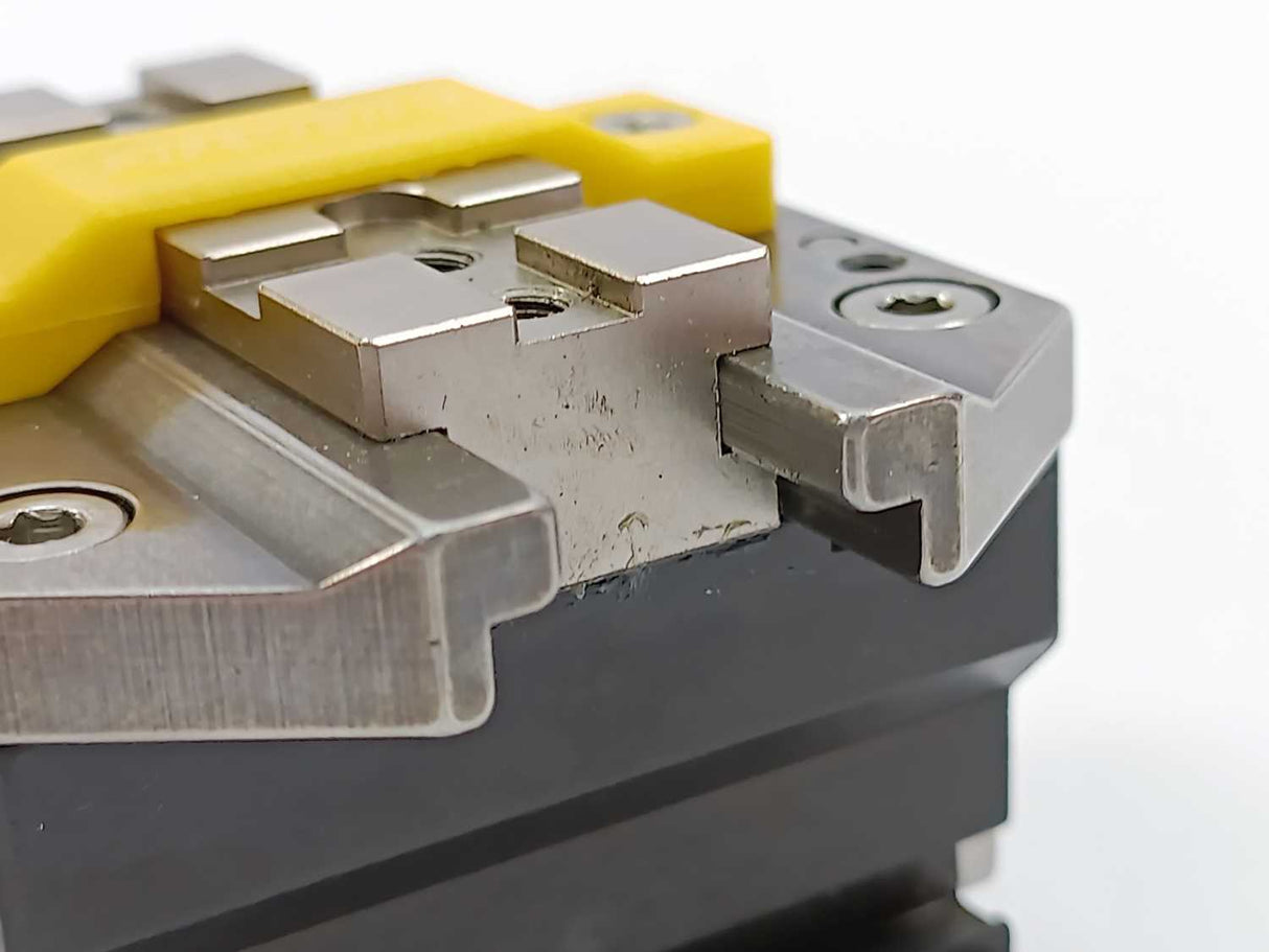 GIMATIC GM-0051 Parallel self-centring pneumatic gripper, 2/8 bar