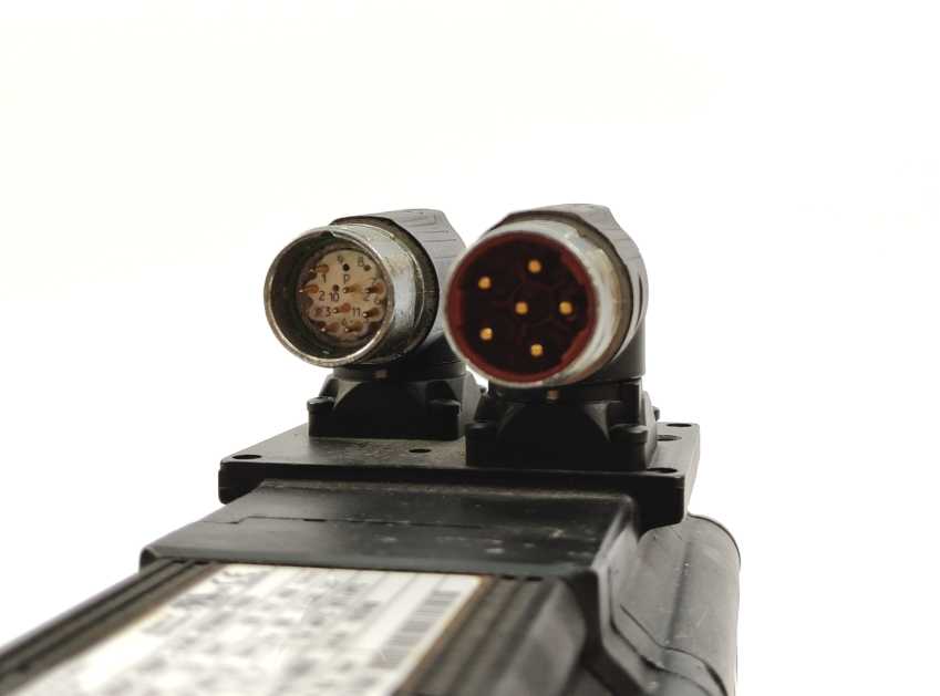 LENZE MCS 09D41-RS0P1-A14N-ST5S00N-R0SU 15137420 Servo Motor 320V 2.3A