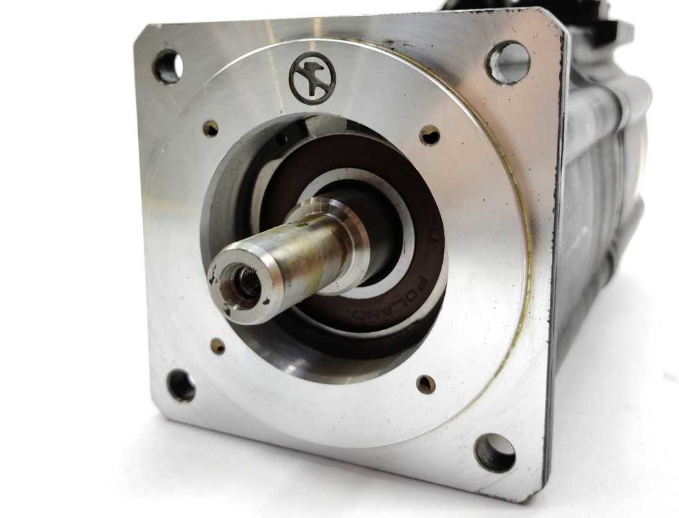 LENZE MCS 09D41-RS0P1-A14N-ST5S00N-R0SU 15137420 Servo Motor 320V 2.3A