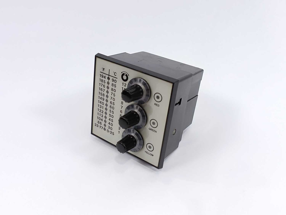 AKO 471880602 536026 3-Stage Temperature Controller