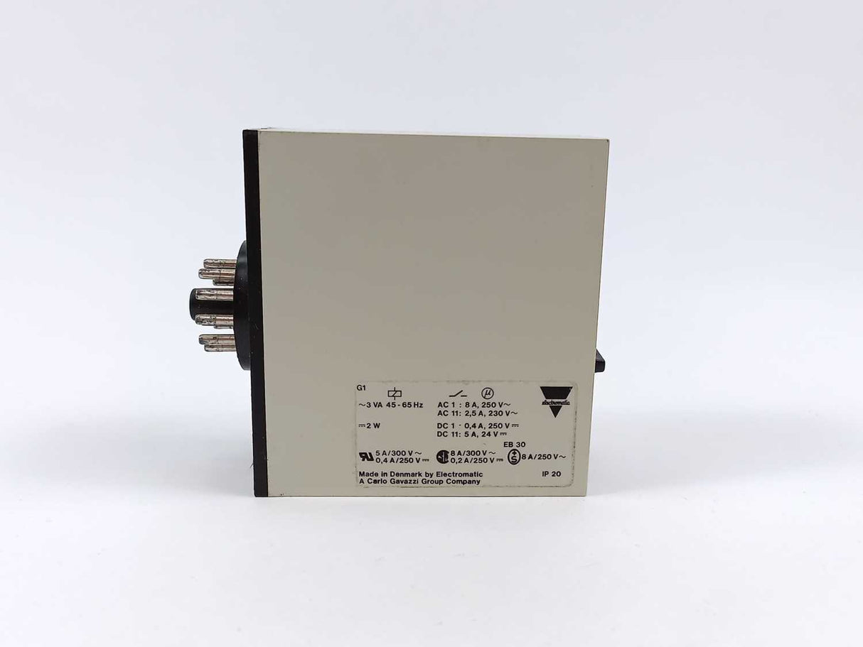 Carlo Gavazzi SA 105 230 3-60 sec. 230 VAC Relay. Delay on Operate