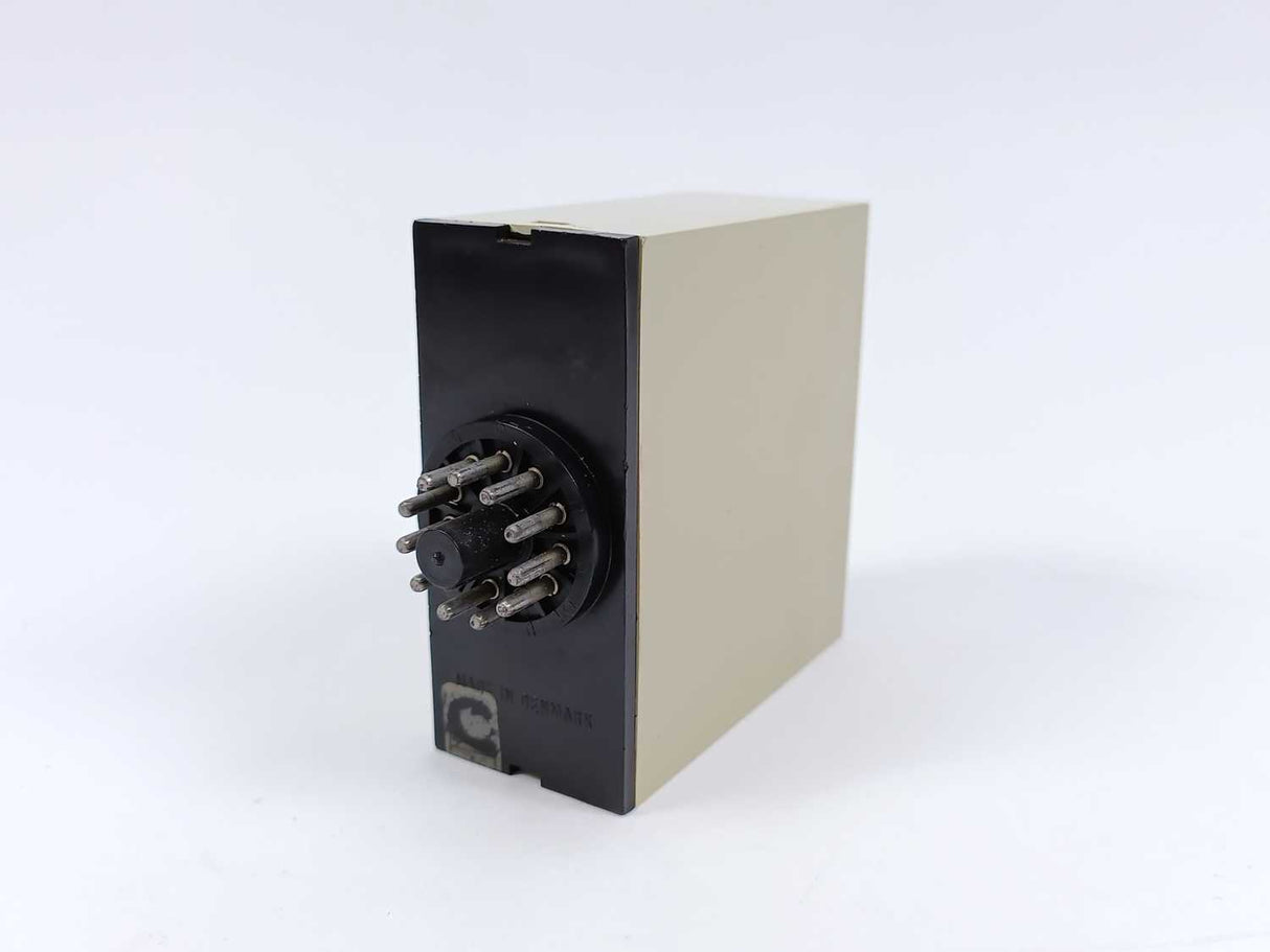 Electromatic SA 245 220 Delay On Operate 3-60min. 220VAC.