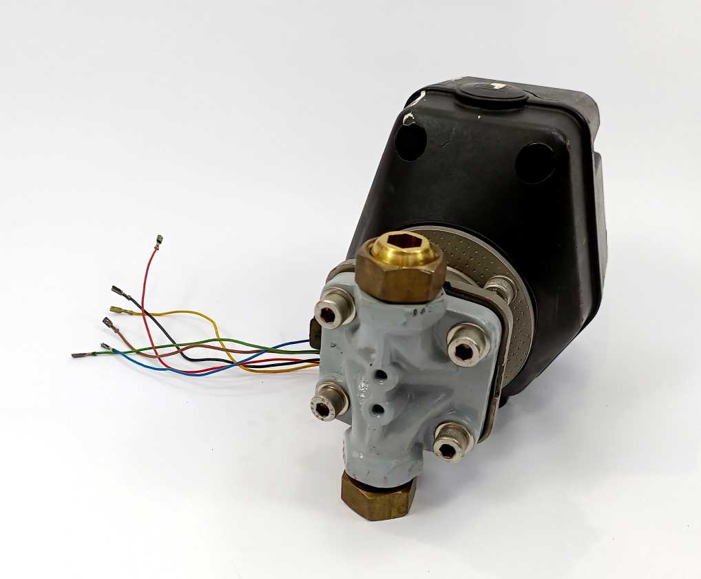 GEMÜ 698 15D 1814-6 Diaphram Valve 24V