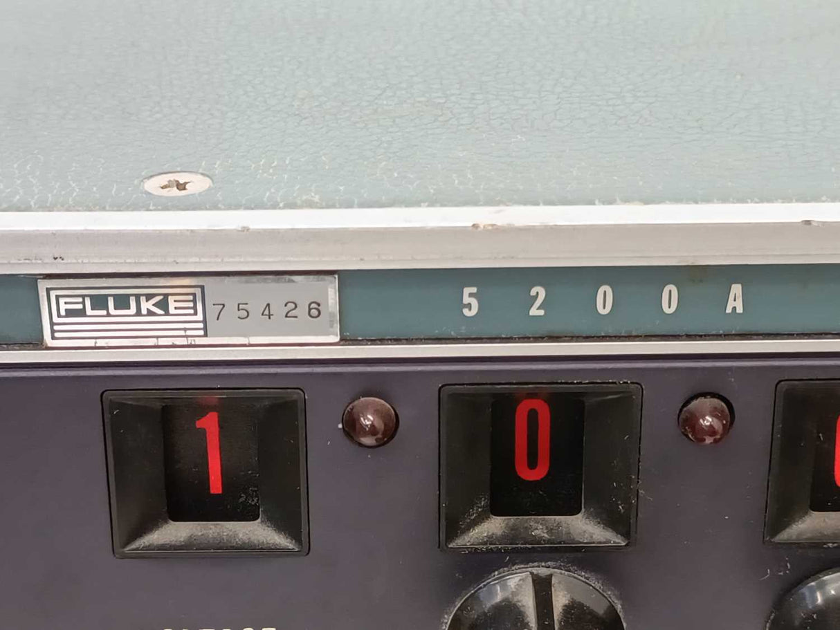 Fluke 5200A Programmable AC Calibrator 1mV to 100V