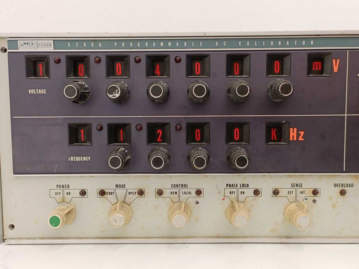 Fluke 5200A Programmable AC Calibrator 1mV to 100V