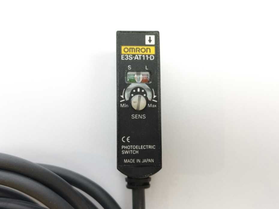 OMRON E3S-AT11-D Medium Photoelectric Sensor