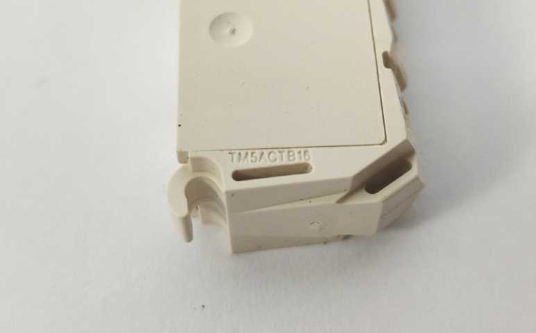 Schneider Electric TM5ACTB16 Terminal Block