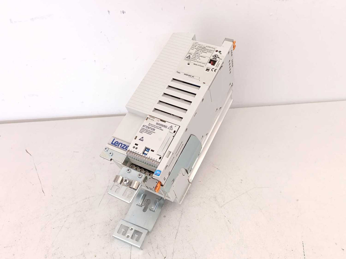 LENZE E82EV302P4C 13141956, 8200 VECTOR